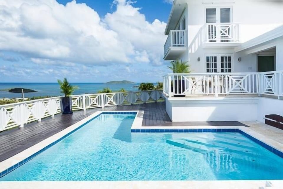Your perfect Hill top Villa come and enjoy.