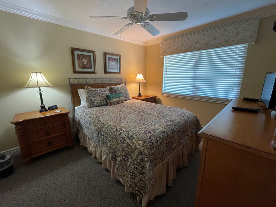1-406 Guest Bedroom