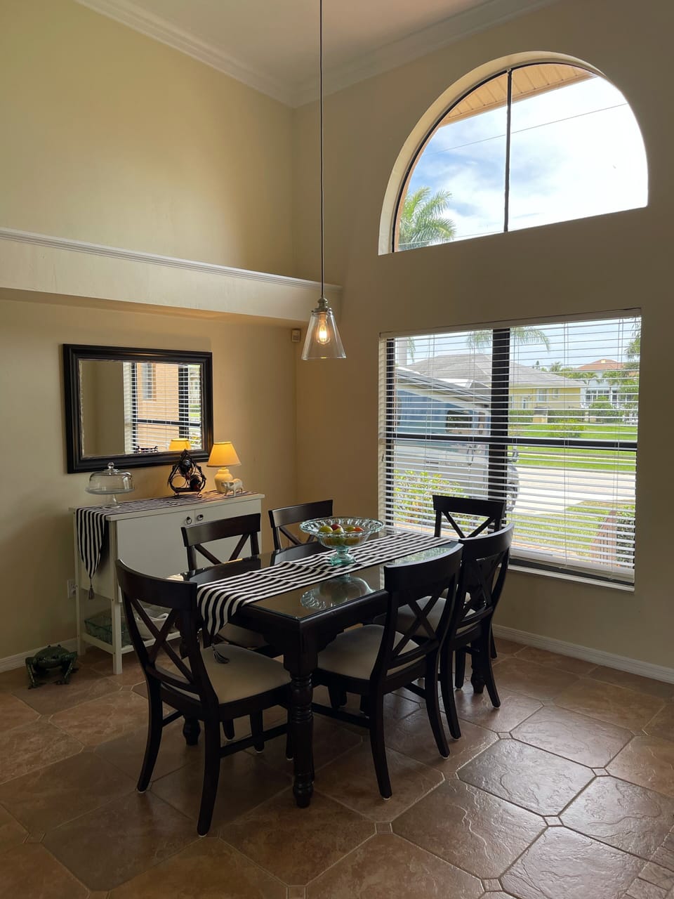 Dining room seating for 6