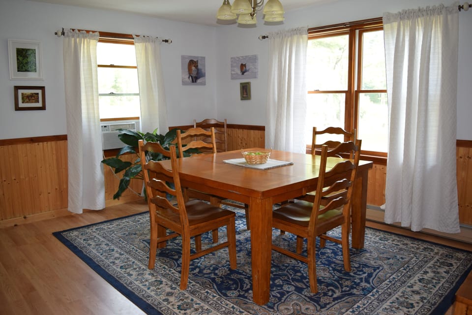 Ample seating for 6 or more