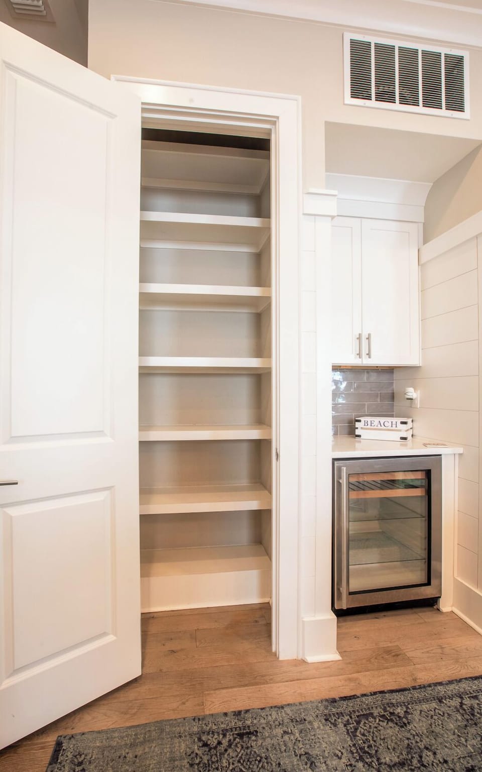 Large pantry (second floor)