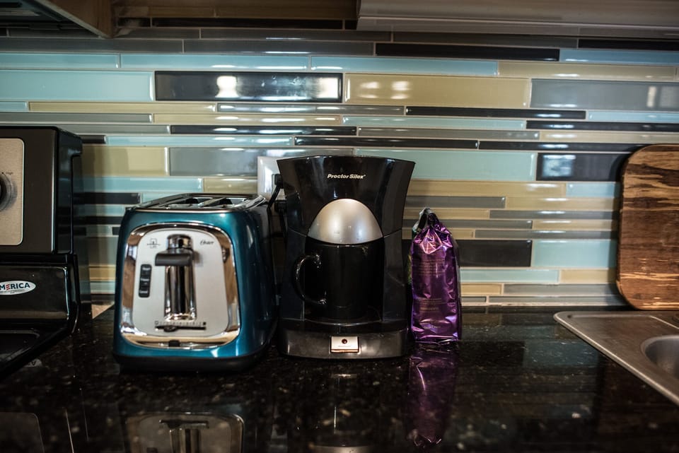 Toaster, coffee maker and kettle make for happy mornings!