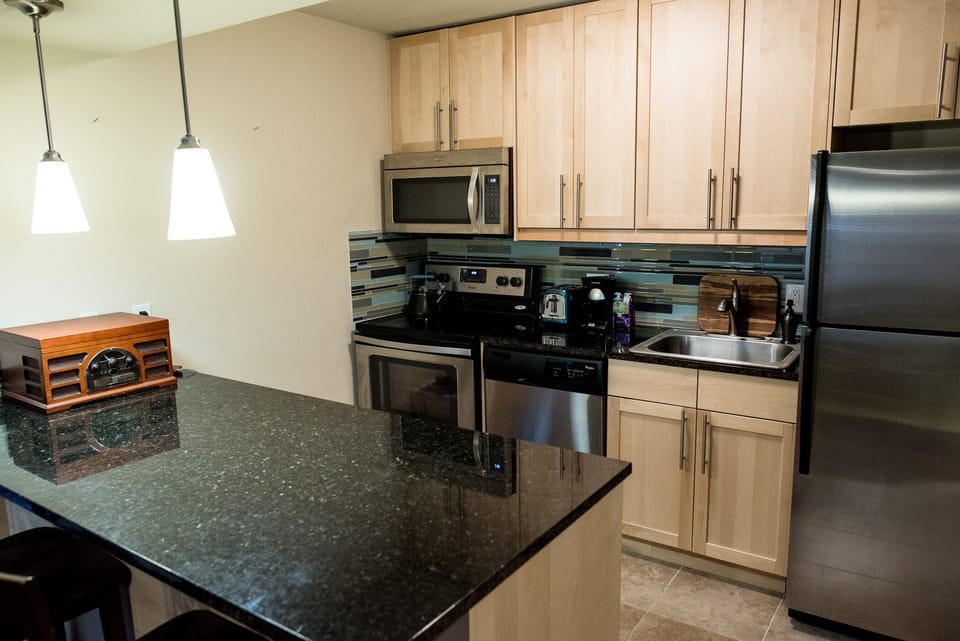 New appliances, breakfast bar + workspace, to take advance of the fast wifi!