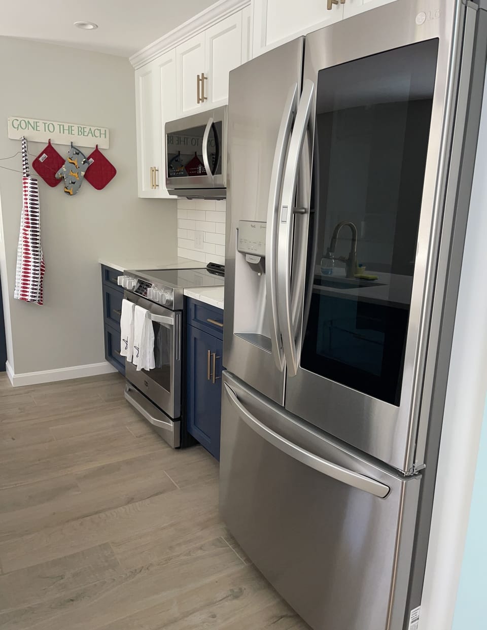 All new LG appliances including fridge, microwave and range in 2022. 