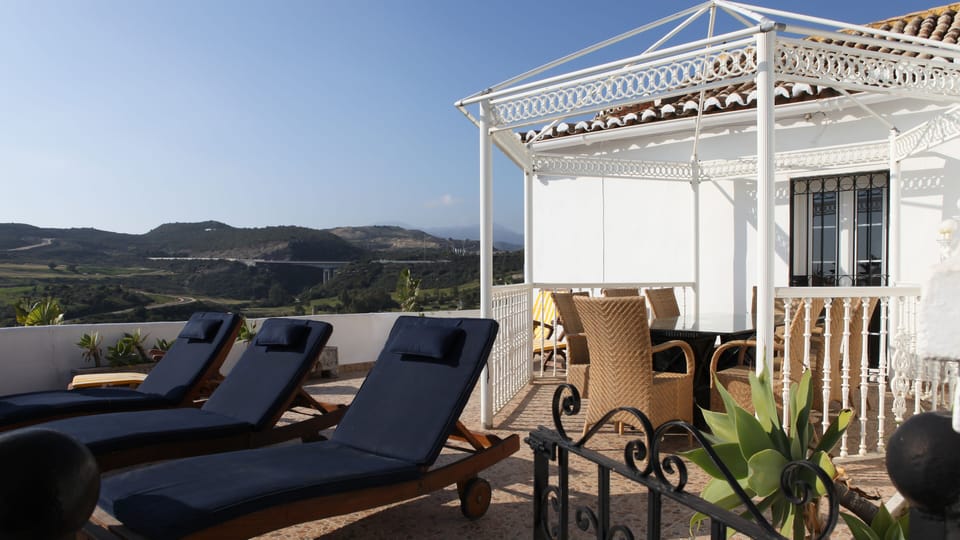 Amazing pool side views.