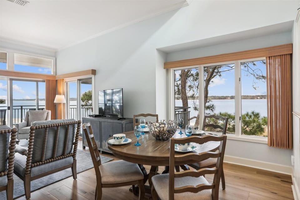 Dining Table with Seating for 4 at 1883 Beachside Tennis