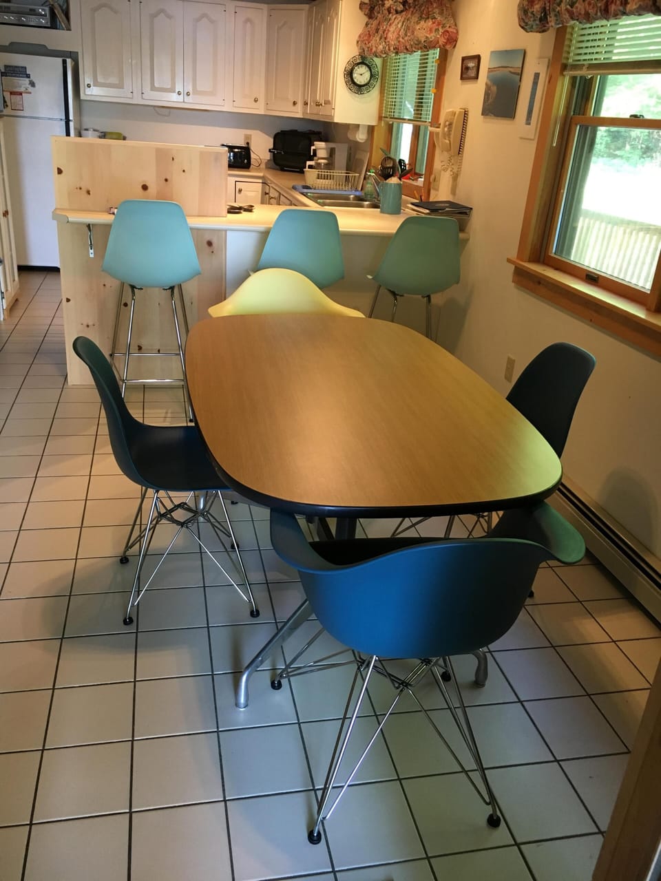 Open kitchen and dining table