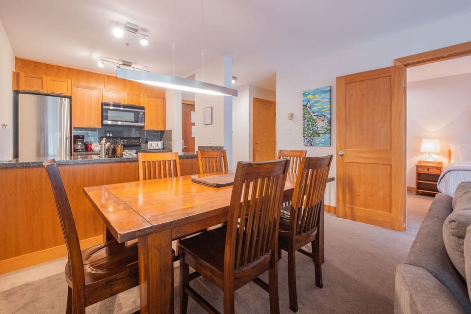 Dining area: Seats six people