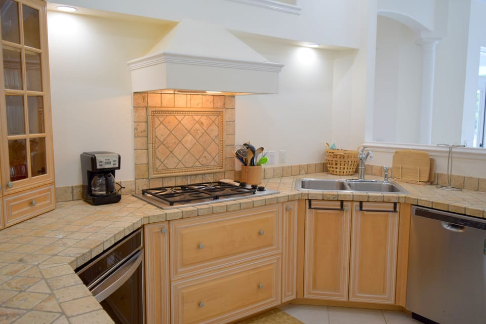 Kitchen: Natural Gas cook top