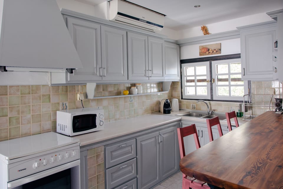 Comfortable kitchen with all that you need for an easy cooking
