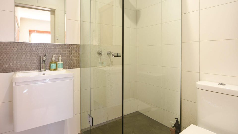 Main Bedroom Ensuite Bathroom, Shower, Toilet.