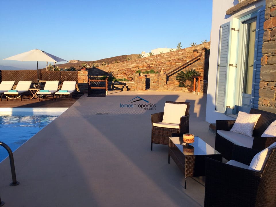 Sunbathing area and one of the outdoor seating areas