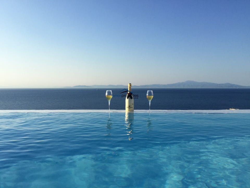 Drinks by the pool