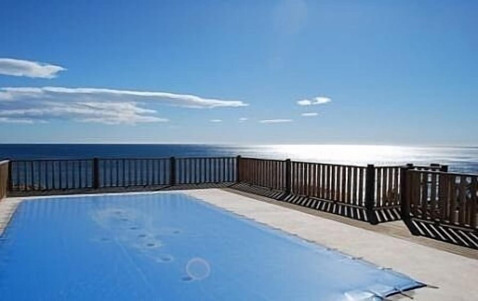 Roof-top pool
