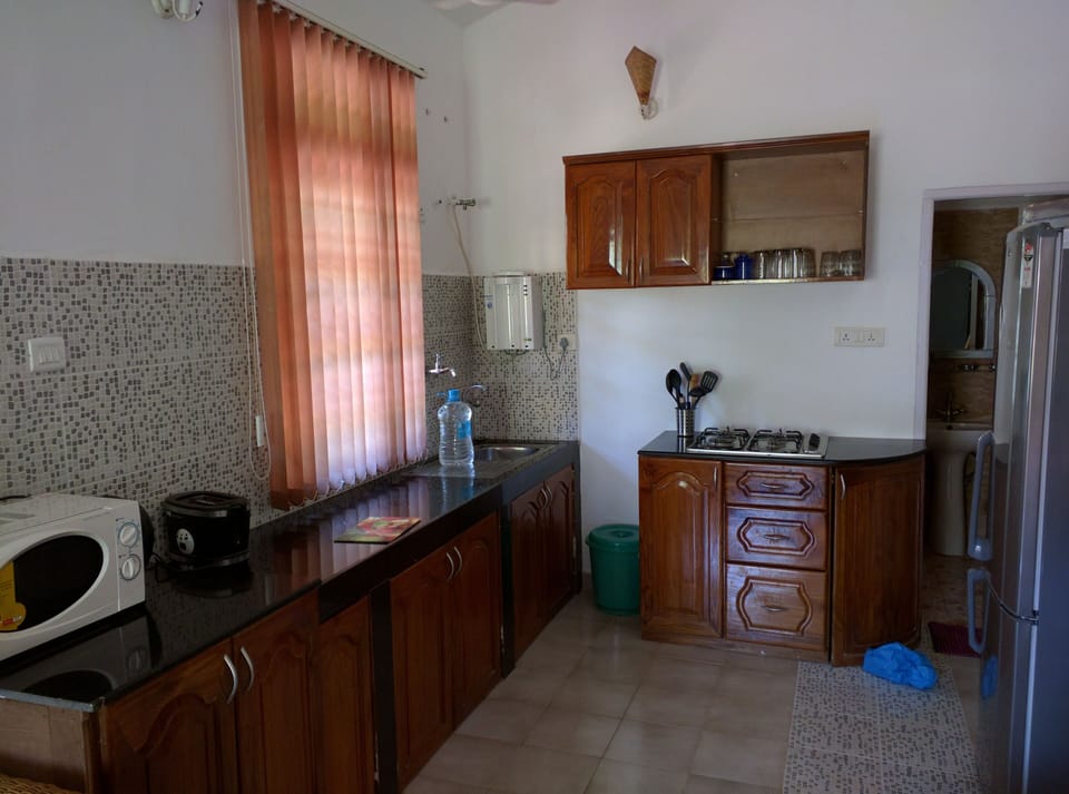 Fully equipped Kitchen with water purifier & washing machine