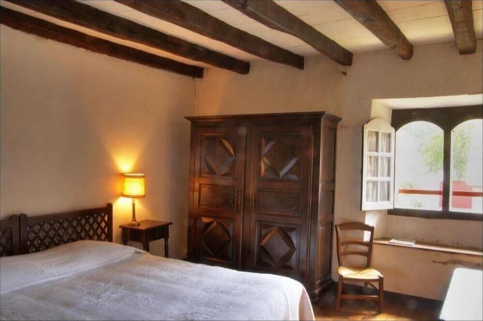 master bedroom 2 beds