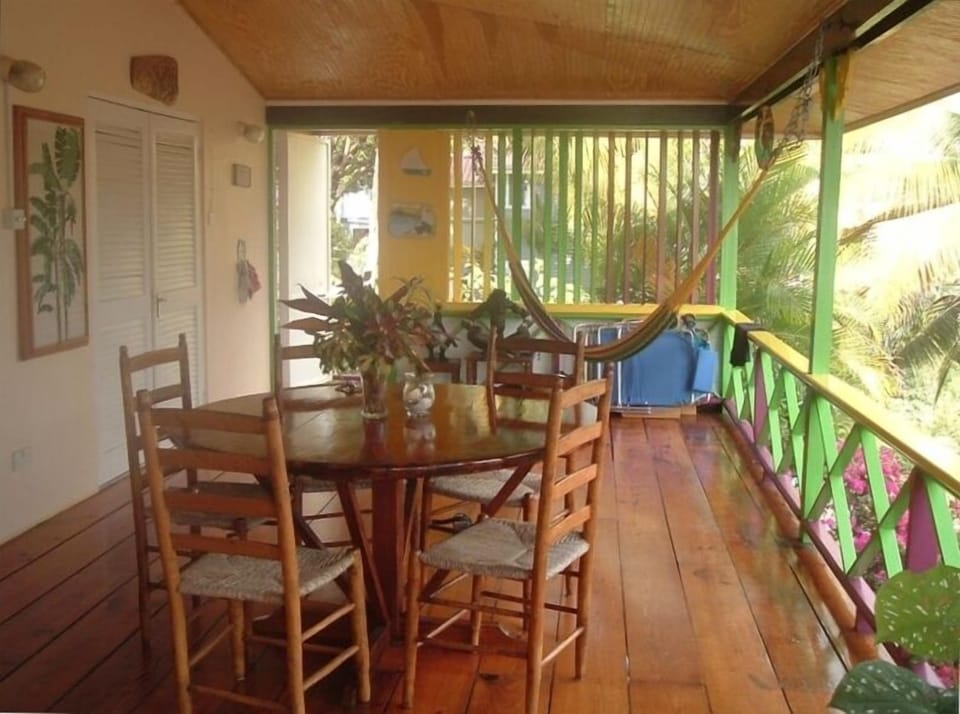Deck/dining area