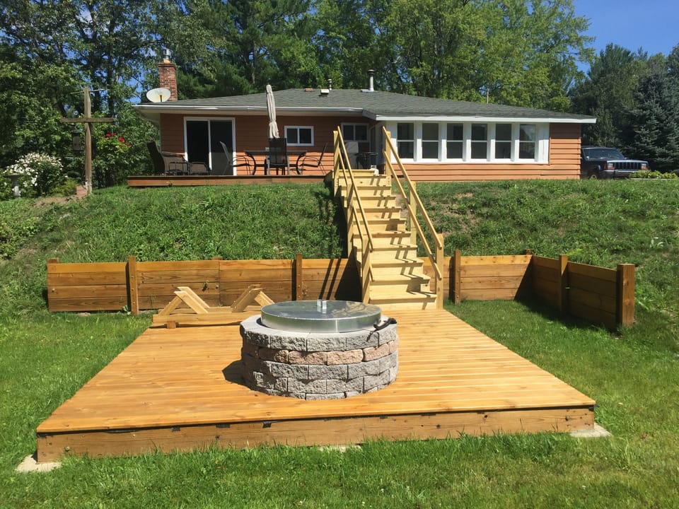 Our new wood/charcoal fire-pit with cooking grill - next to Mirror Pond - 