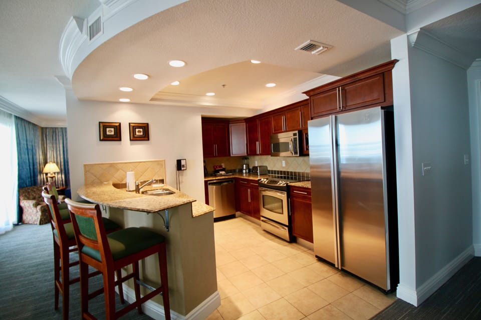 Large furnished kitchen with Viking appliances