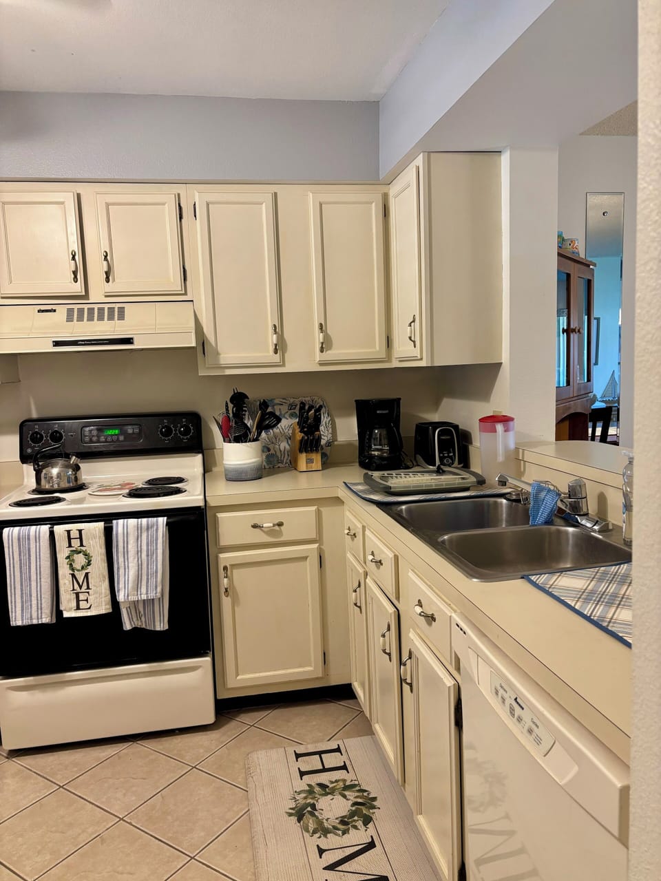 Kitchen is fully equiped