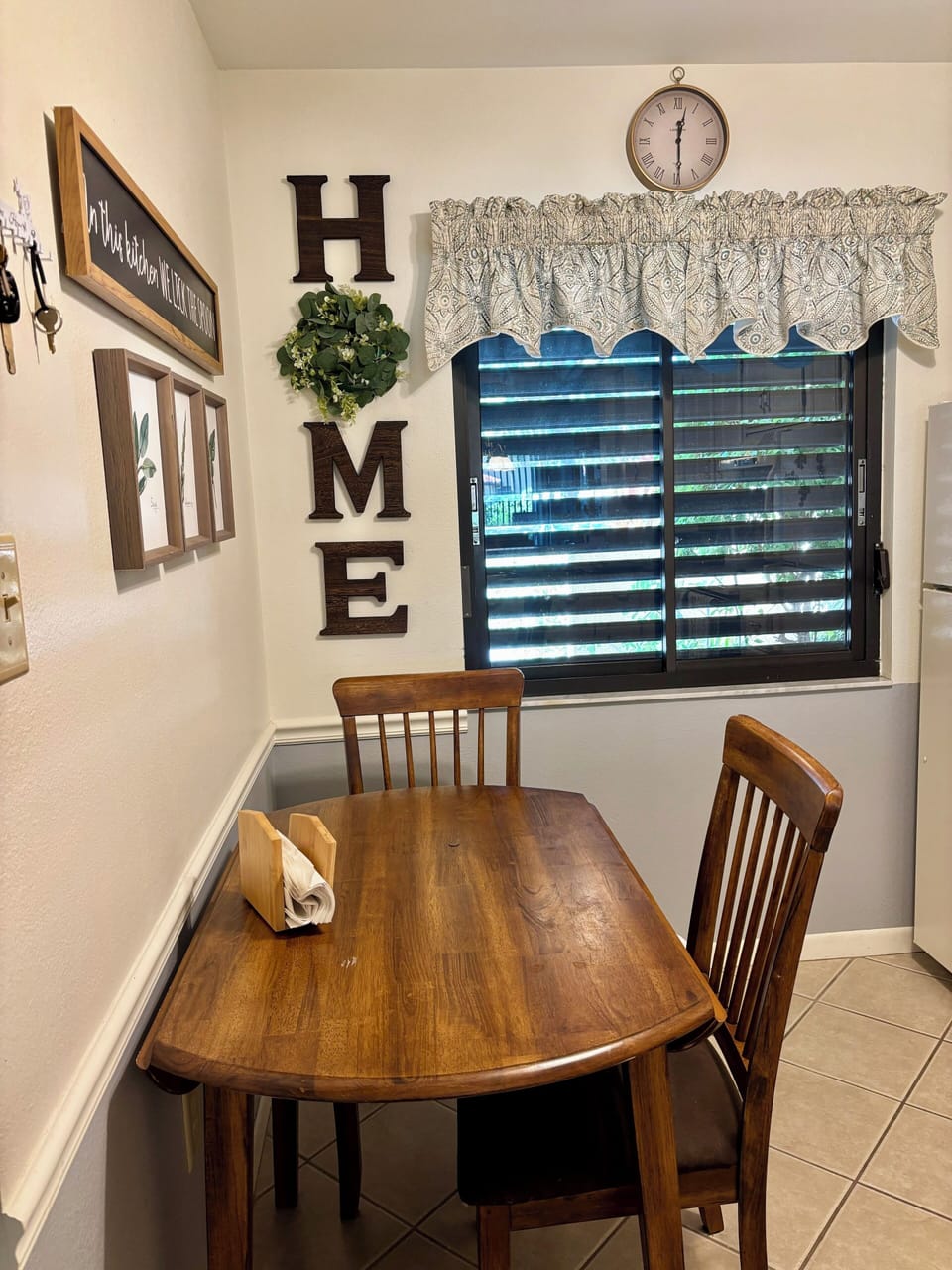 The kitchen has a breakfast table