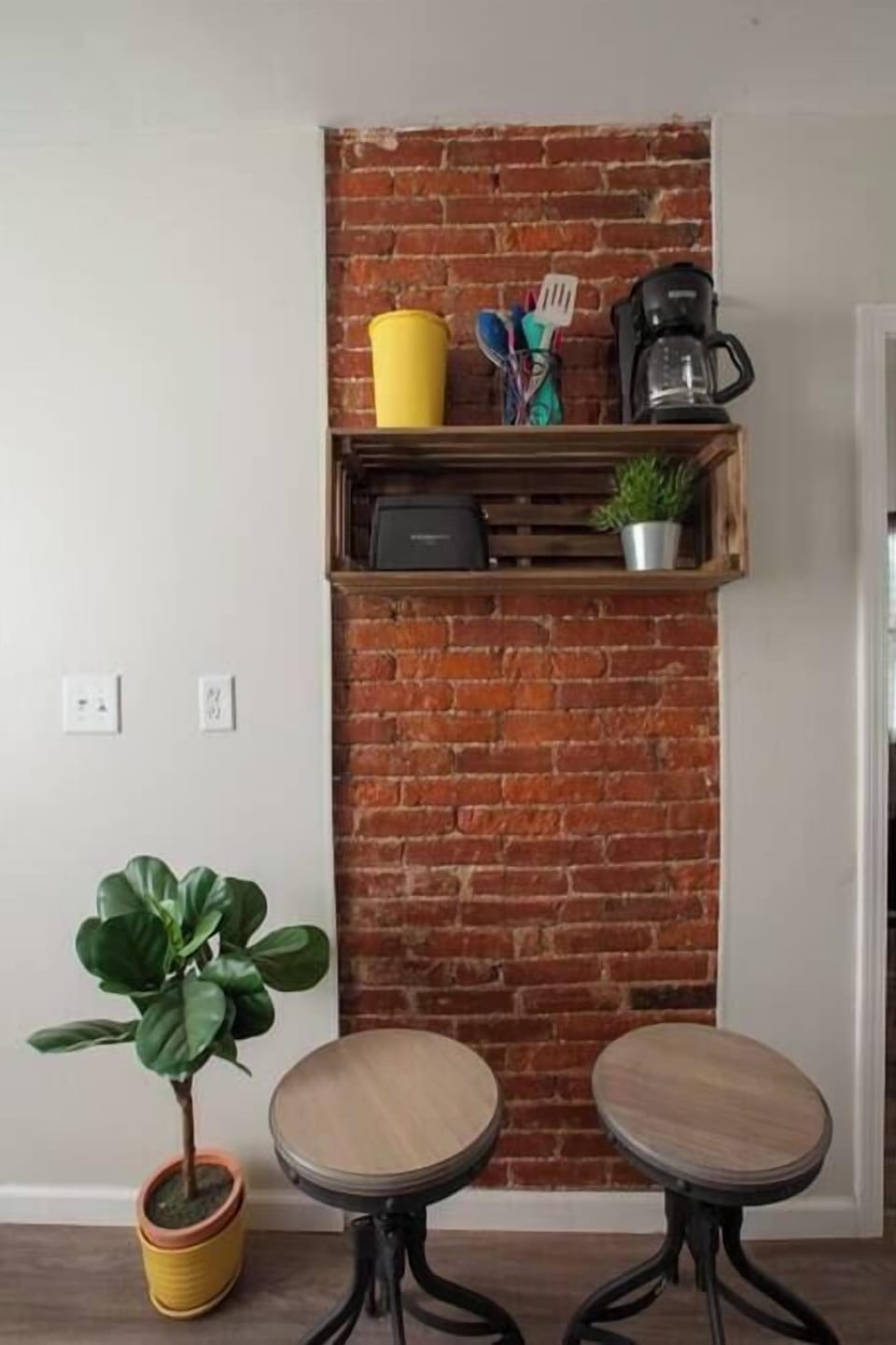 Fully equipped kitchen with toaster oven, coffee maker and utensils