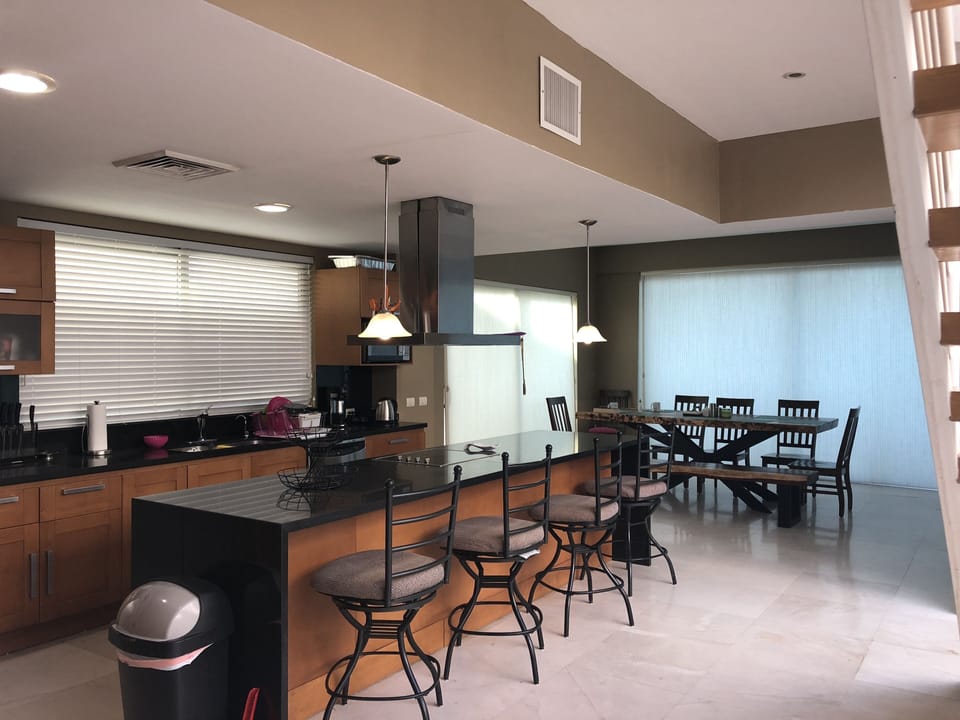 Kitchen/breakfast bar