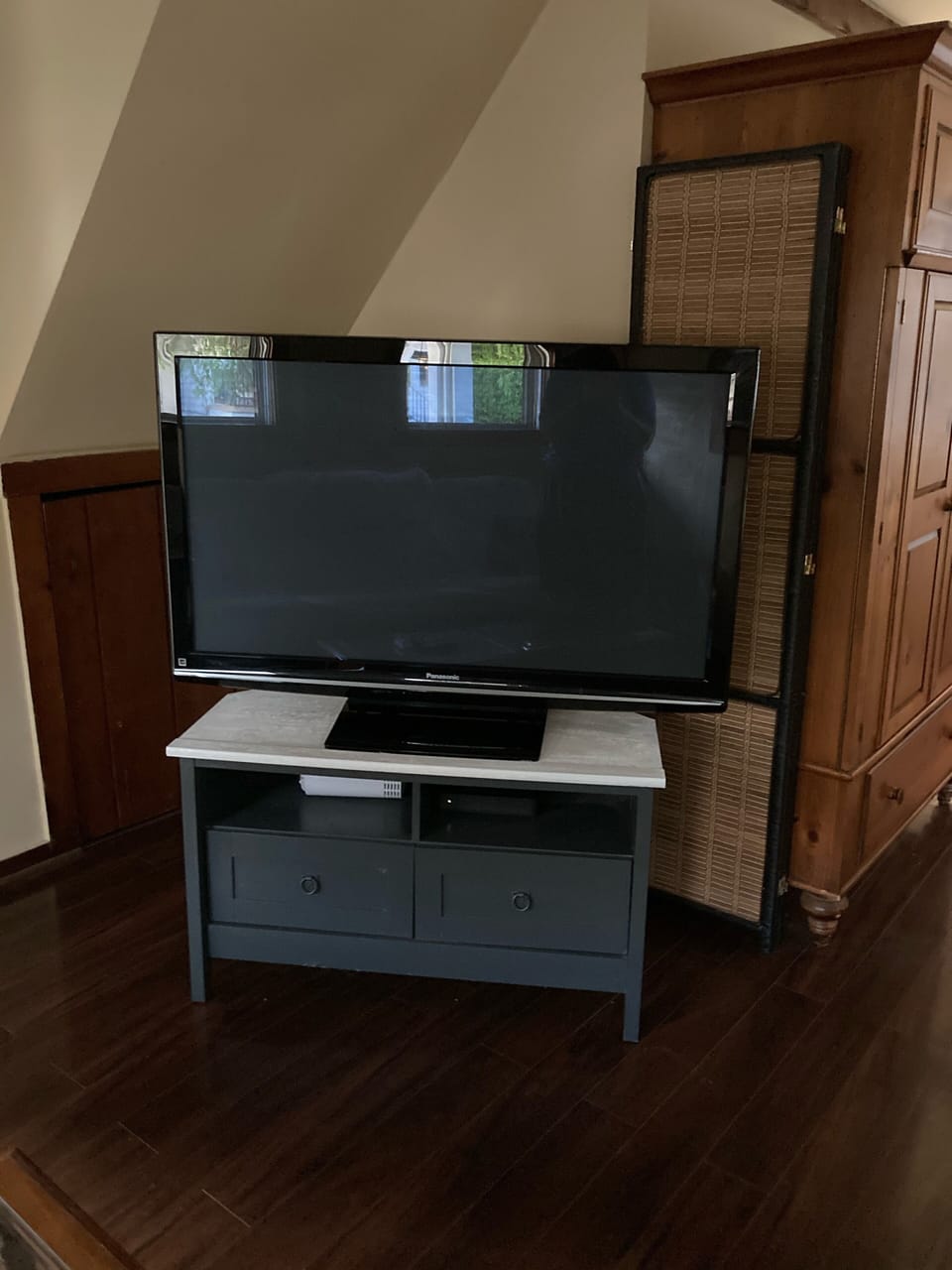 Smart TV w cable too!