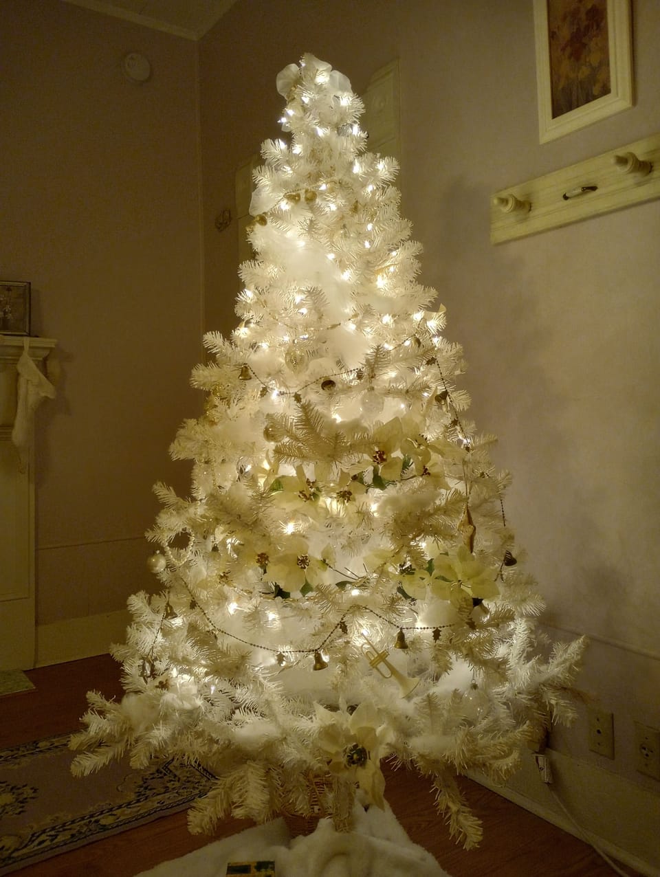 Holiday Decor to Complete the Mood!