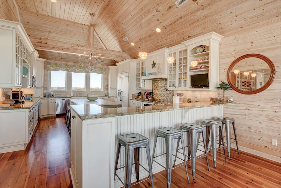 Well equipped gourmet kitchen, bar seating for 5