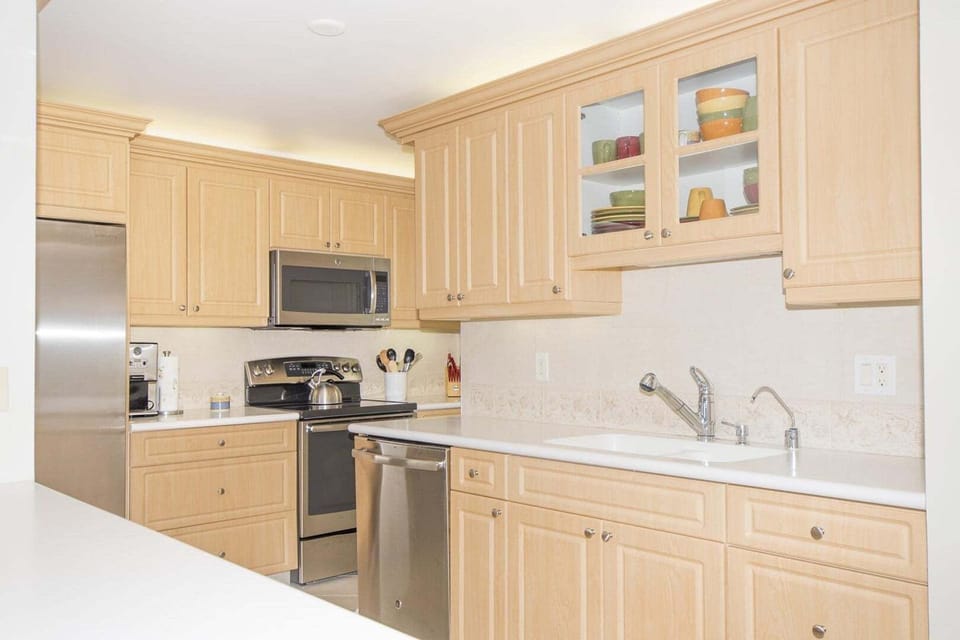 Open Kitchen with Snack Bar