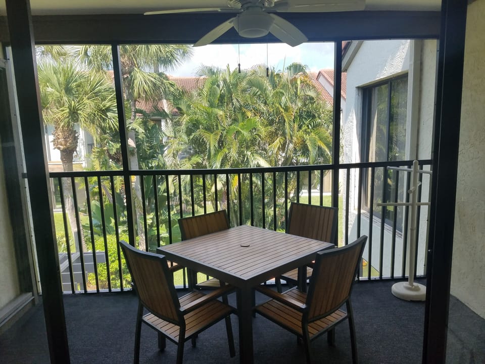 6-202 Lanai