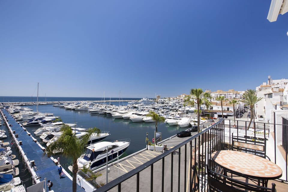 Frontline Penthouse in Puerto banus 