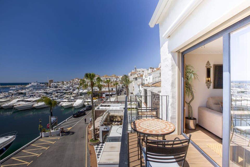 Frontline Penthouse in Puerto banus 