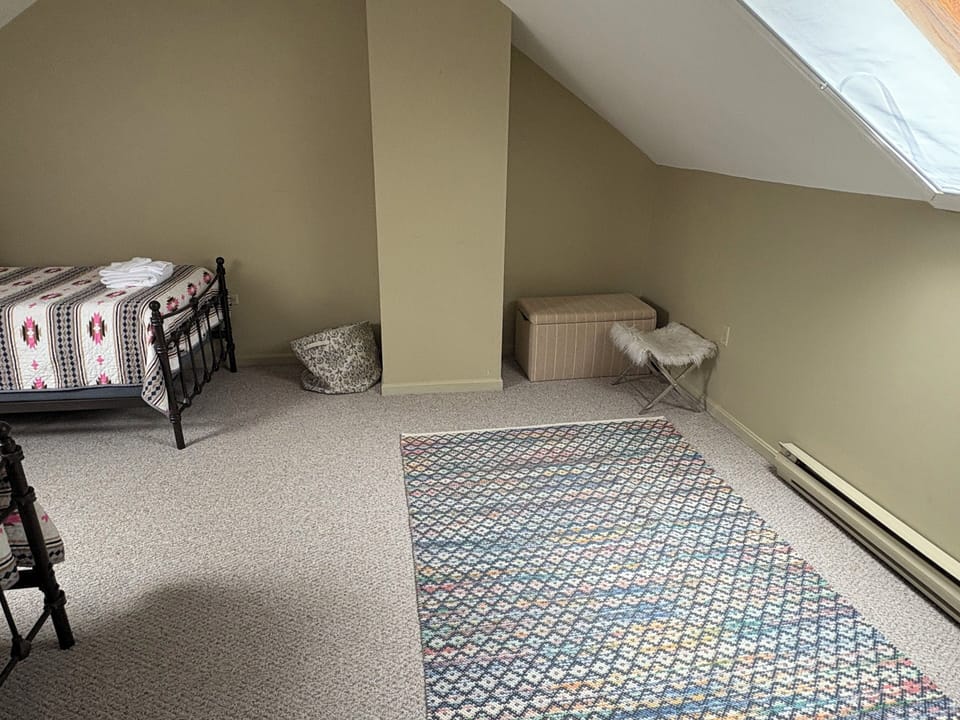 Twin bedroom