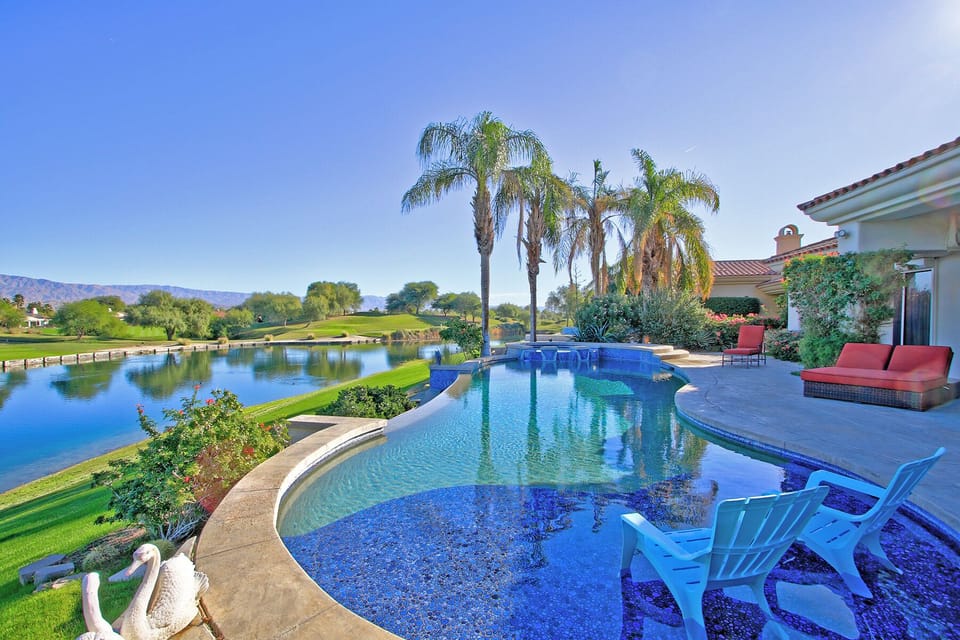 40ft. Infinity Pool with sunning shelf!