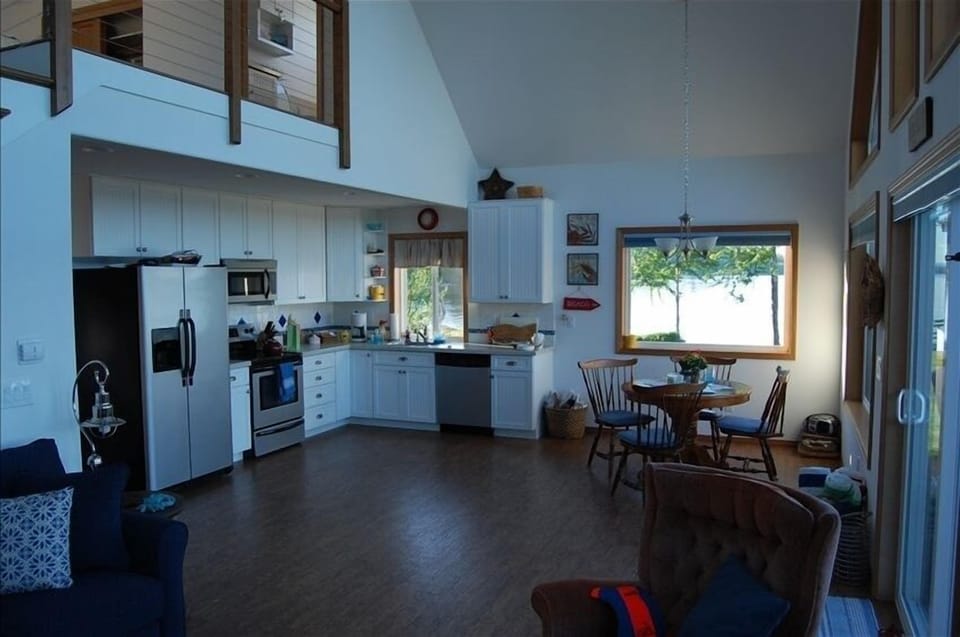 kitchen and dinning room