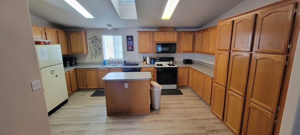 Spacious kitchen 
