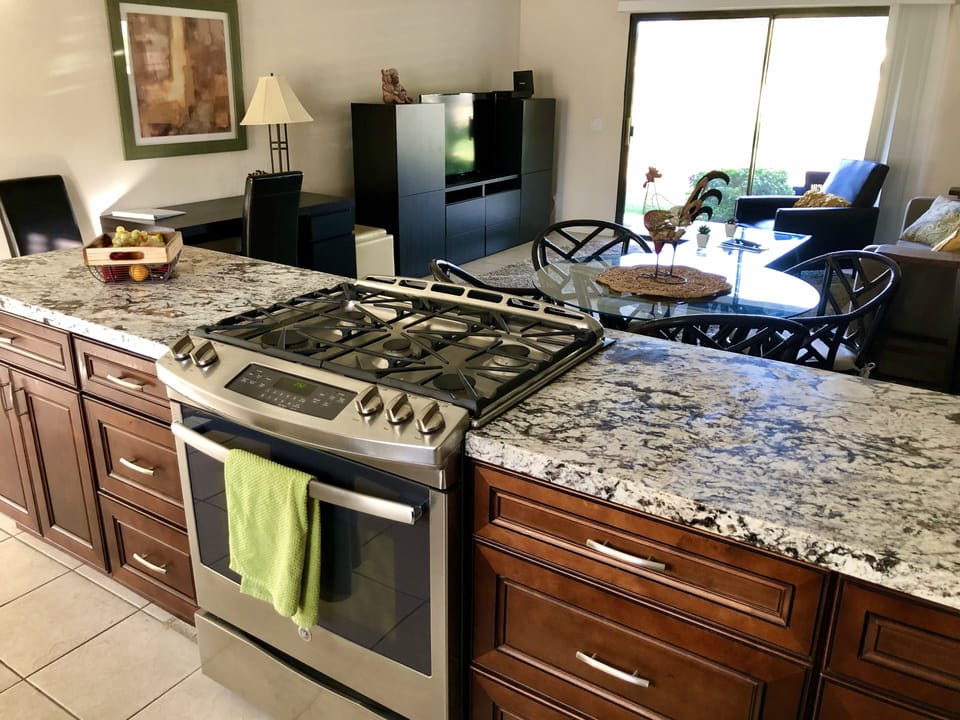 Newly Remodeled Gas Kitchen