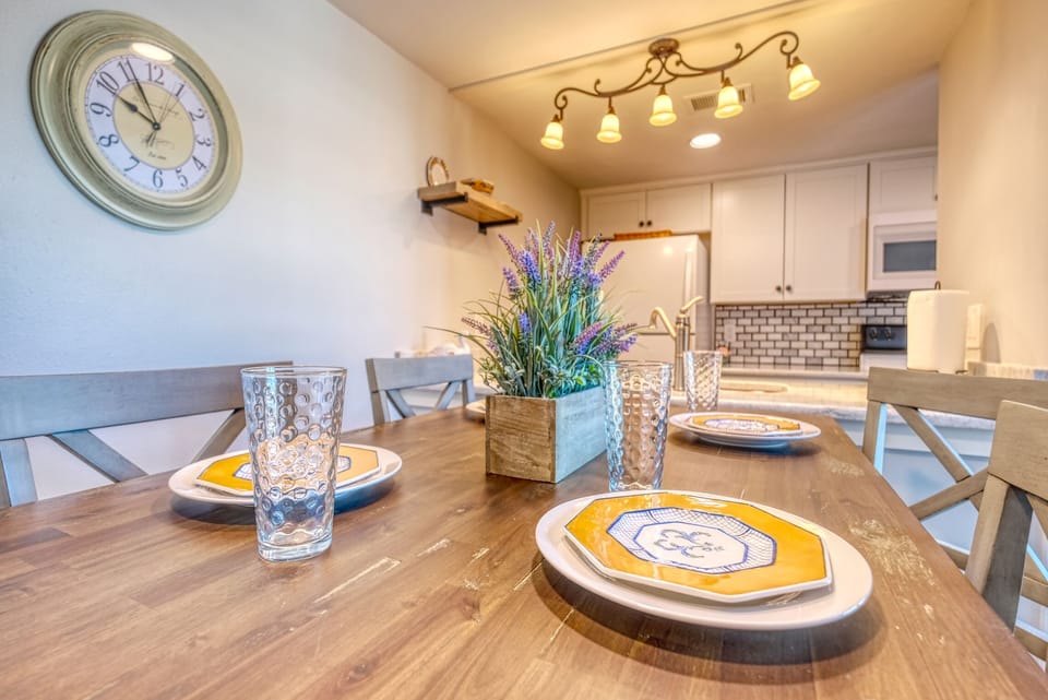 Kitchen/Dining - Dining for 4