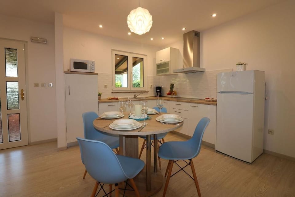 Kitchen area. Picture 6
