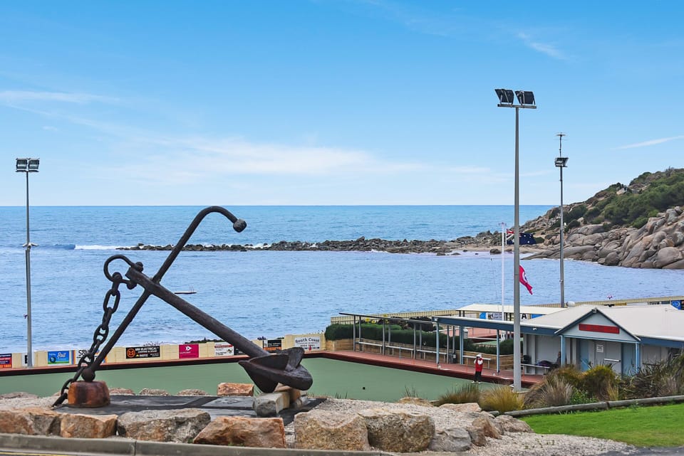 Cycle along the scenic coastal bikeway