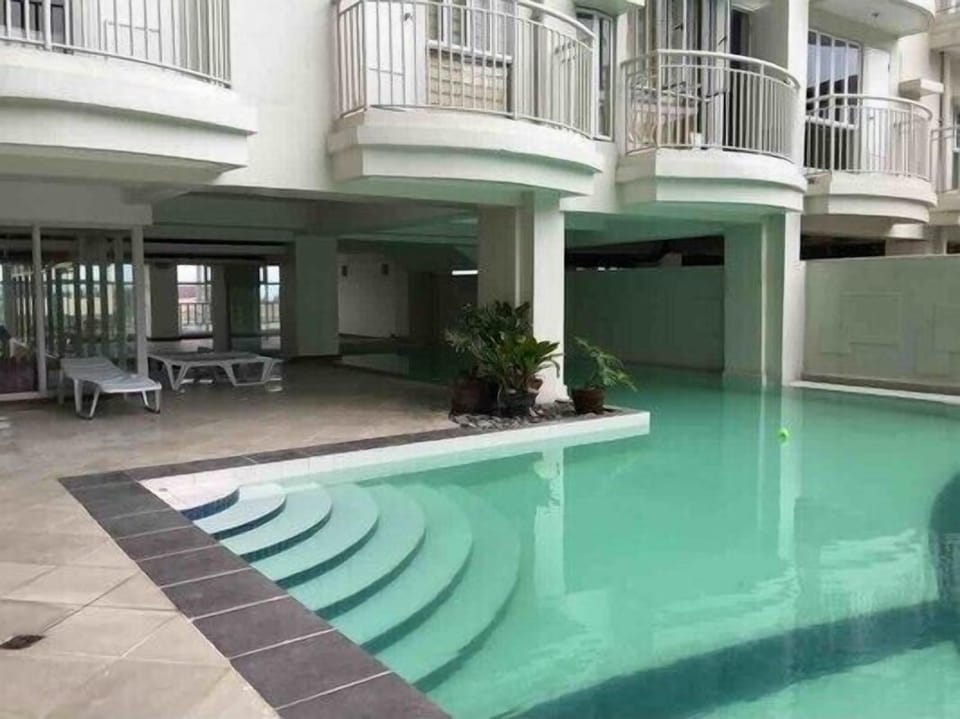 Tagaytay Sweet Escape w/ Pool Wifi