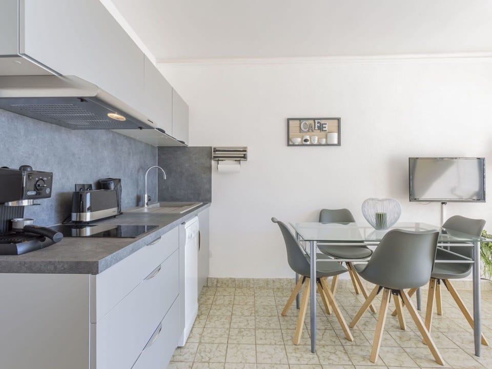 Room, Property, Furniture, Interior Design, Building, House, Kitchen, Real Estate, Floor, Architecture