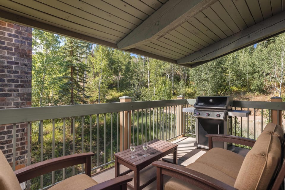 Balcony with Mountain View