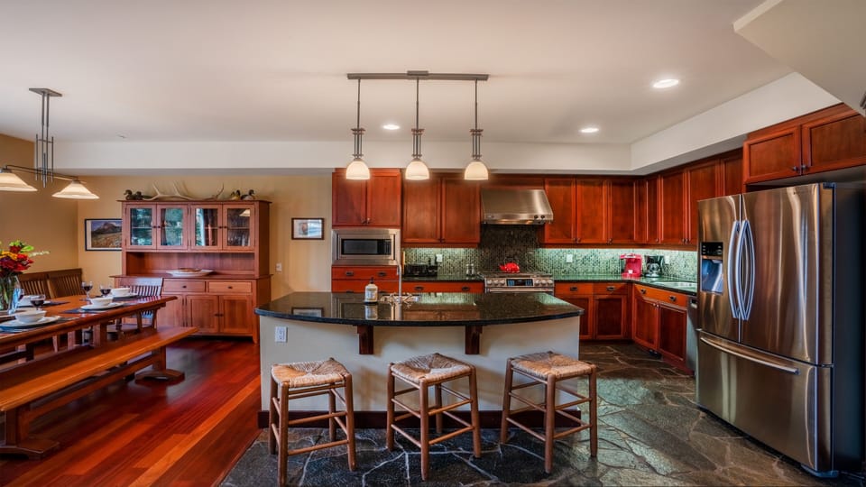 Giant Kitchen for the chef to cook up a storm... or have the caterer do it. 