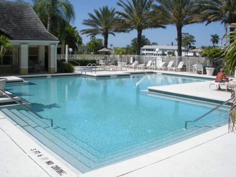 main pool & jacuzzi