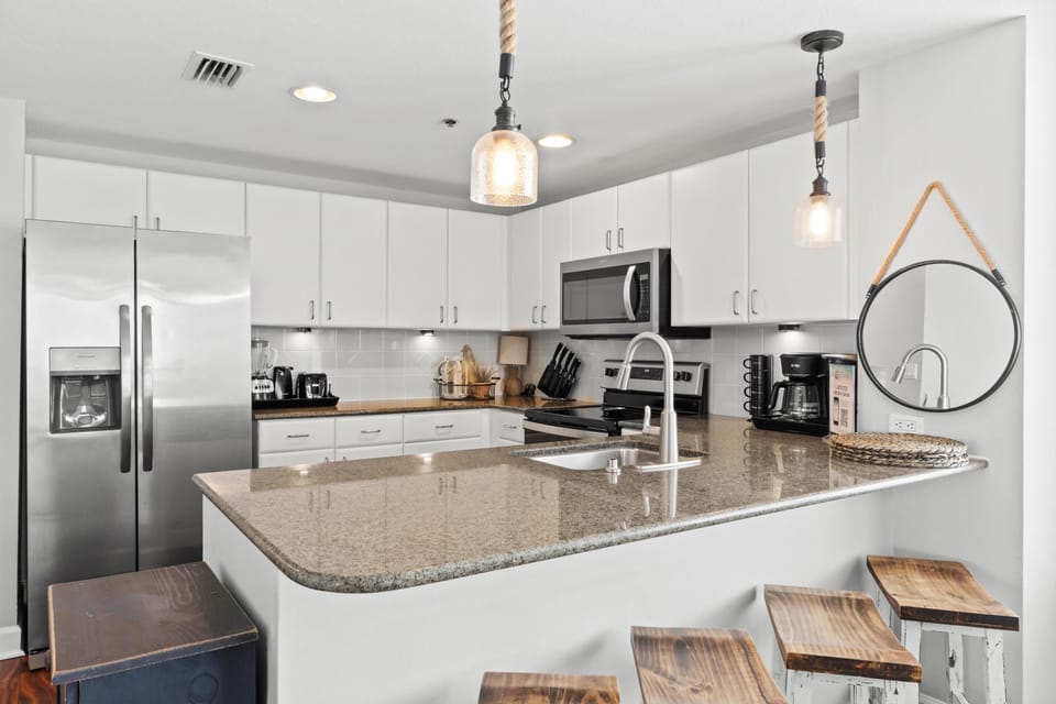 Kitchen with Breakfast Bar