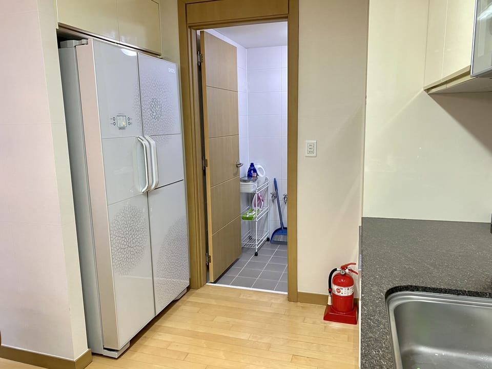766 liter LG refrigerator and freezer
