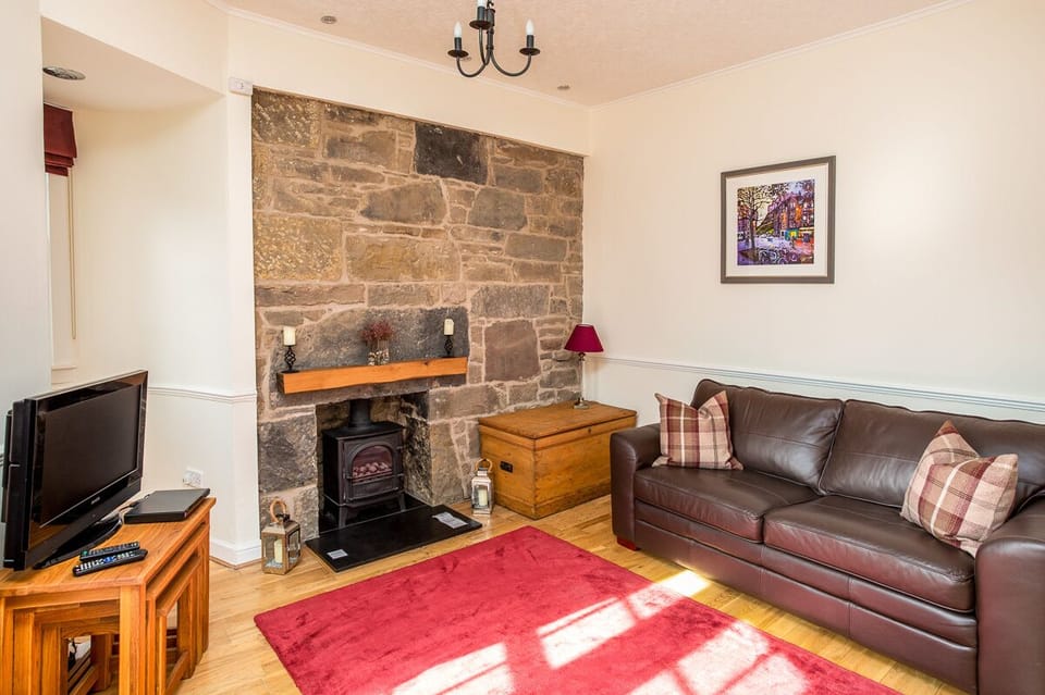 Sittingroom with gas stove